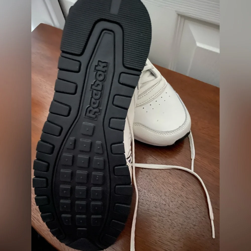 👣NWT Reebok Women's Classic Harman Zebra Sneakers -White and Dark Blue - Picture 4 of 6